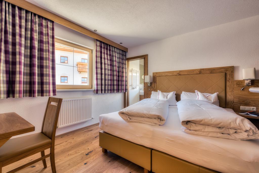 Bischoferhaus Apartman Serfaus Szoba fotó