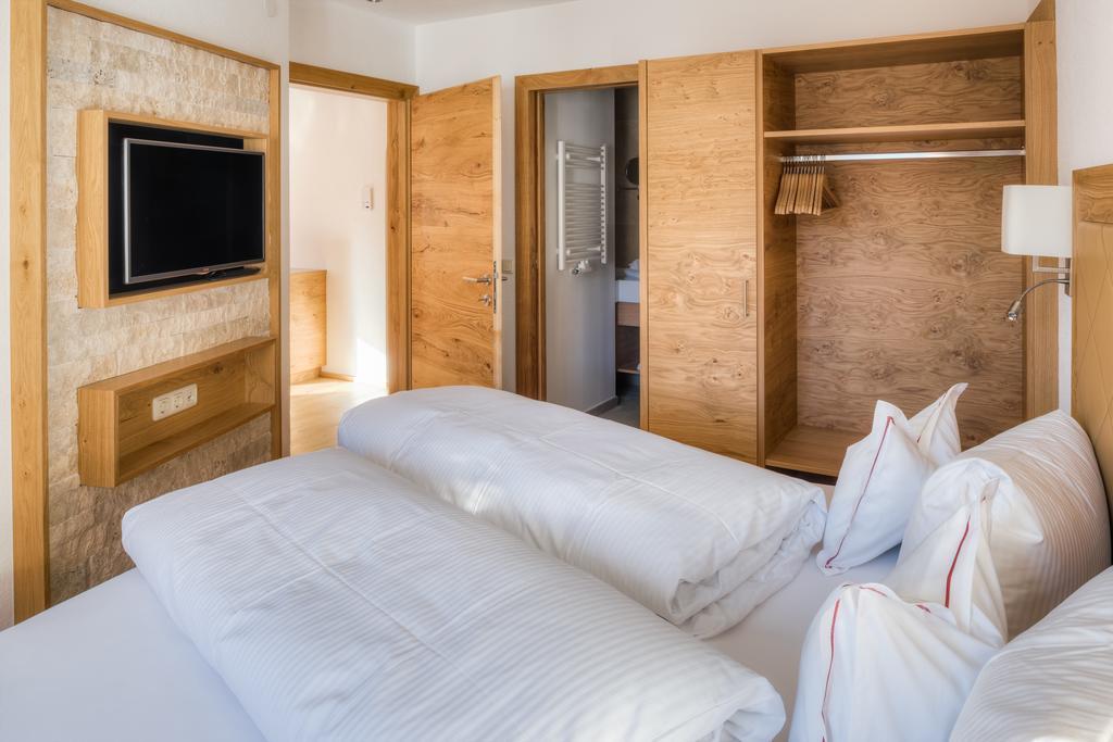 Bischoferhaus Apartman Serfaus Szoba fotó