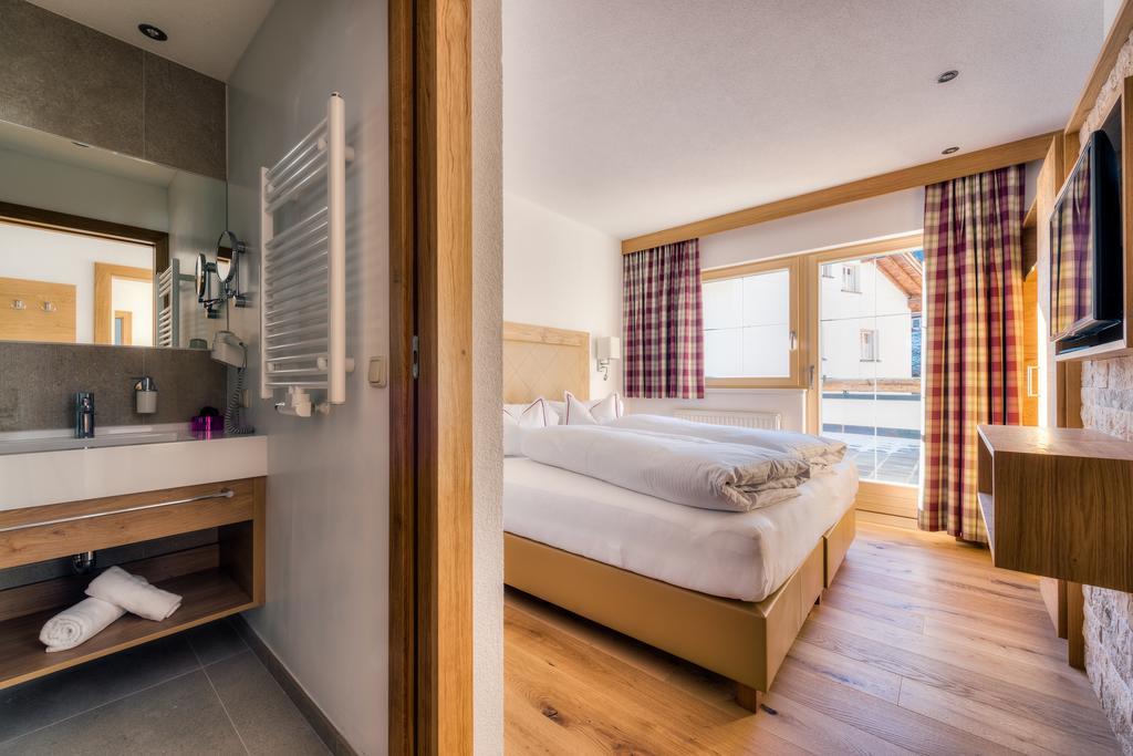 Bischoferhaus Apartman Serfaus Szoba fotó
