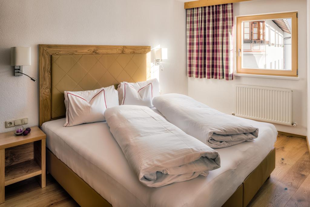 Bischoferhaus Apartman Serfaus Szoba fotó
