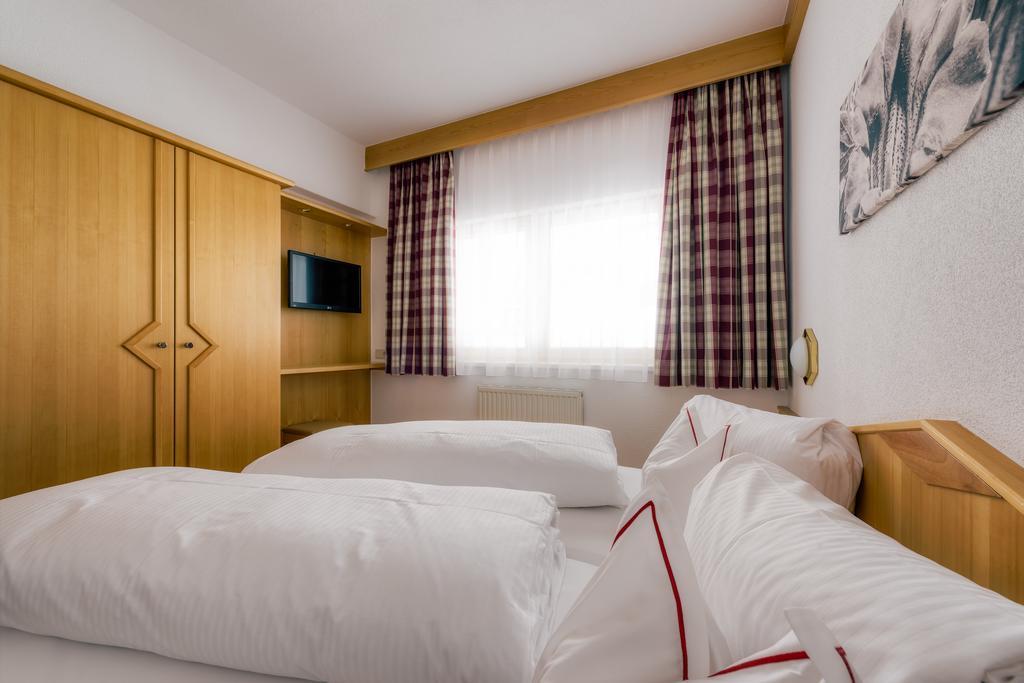 Bischoferhaus Apartman Serfaus Szoba fotó