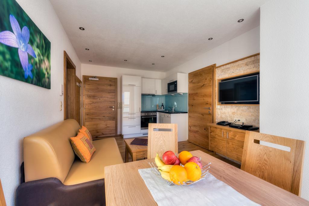 Bischoferhaus Apartman Serfaus Szoba fotó
