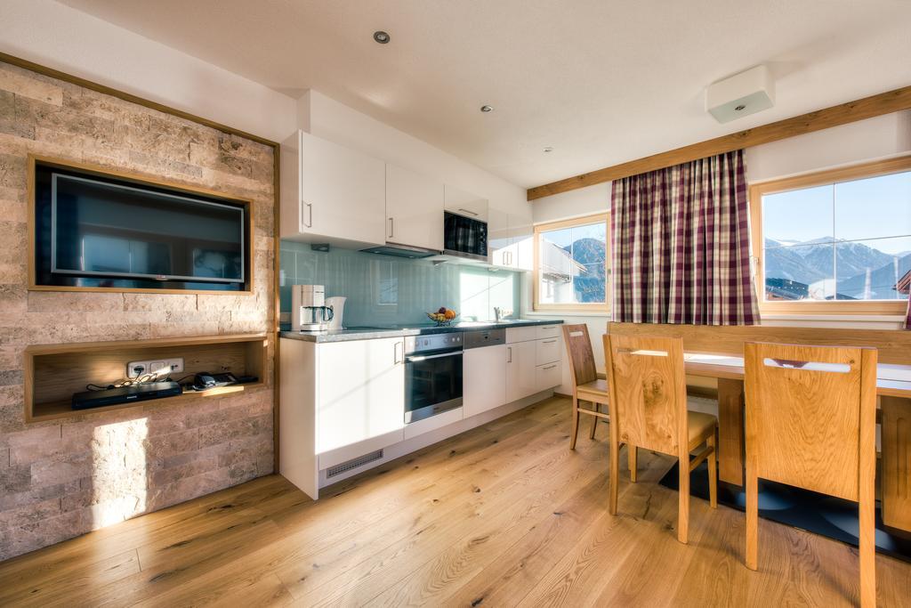 Bischoferhaus Apartman Serfaus Szoba fotó